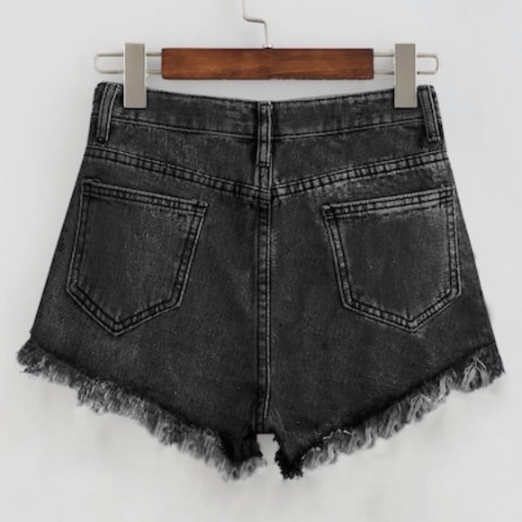 🌟BRAND NEW🤩Distressed jean shorts - Picture 2 of 4
